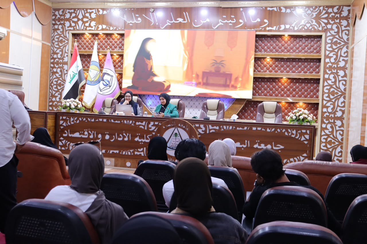 جانب من فعاليات الجلسة الحوارية حول السيدة فاطمة الزهراء عليها السلام - جامعة البصرة